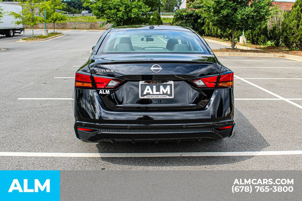 Used 2025 Nissan Altima 2.5 SV FWD image 11