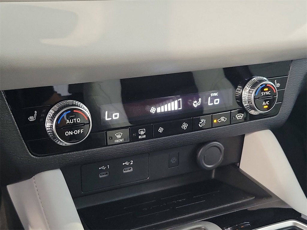 New 2025 Mitsubishi Outlander SE image 22