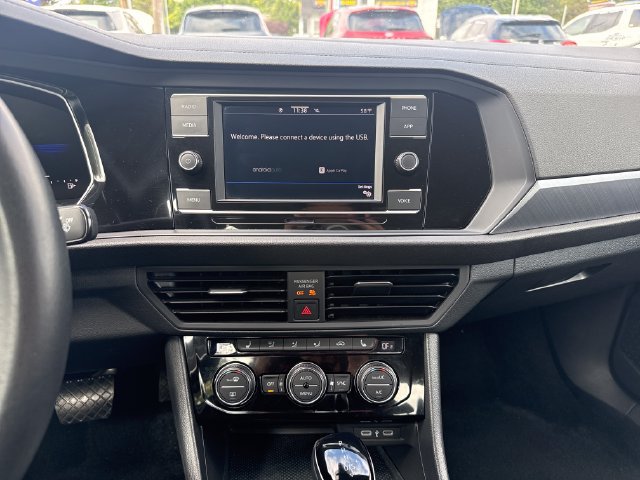 Used 2024 Volkswagen Jetta SE FWD image 18