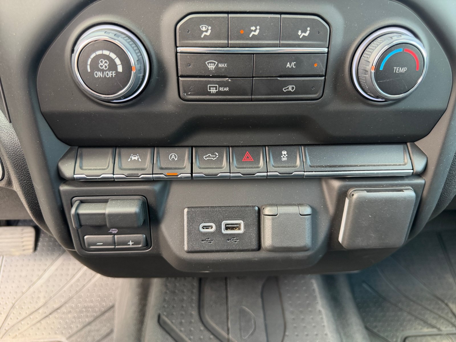 New 2026 Chevrolet Silverado 1500 Custom w/ LPO, Dark Essentials Package AWD/4WD image 20