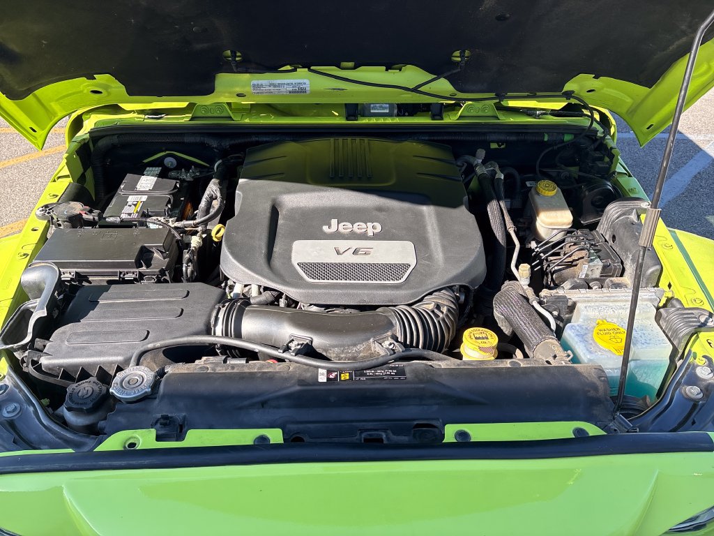 Used 2017 Jeep Wrangler Sahara w/ Connectivity Group AWD/4WD image 19