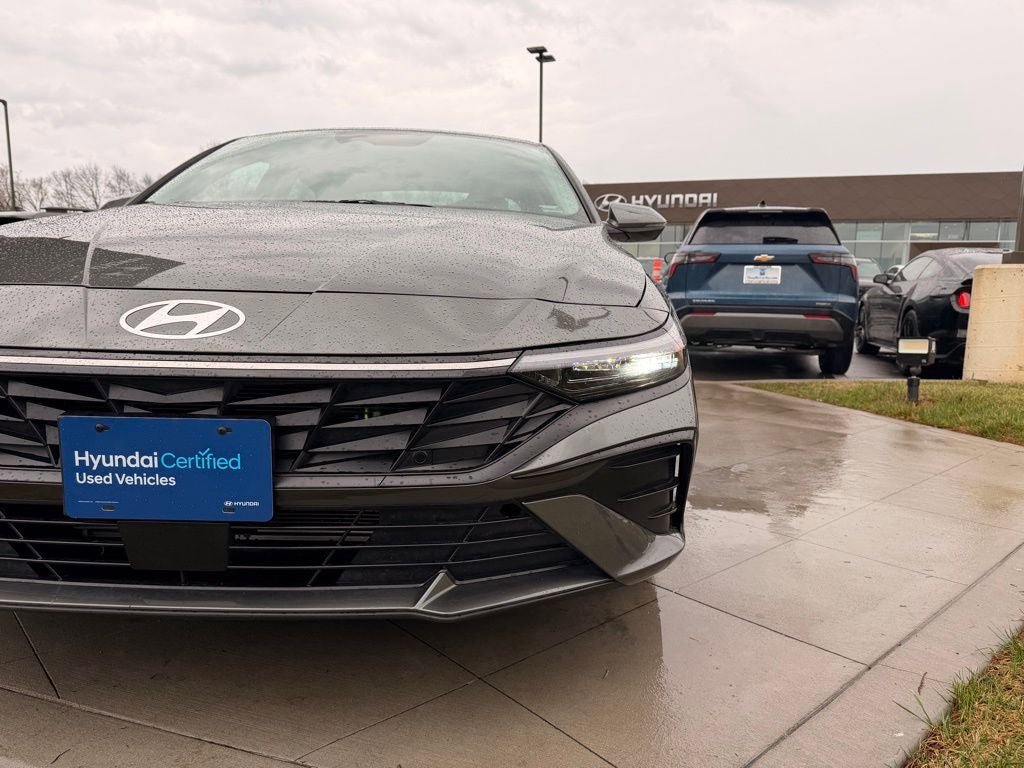 Used 2025 Hyundai Elantra Limited FWD image 16