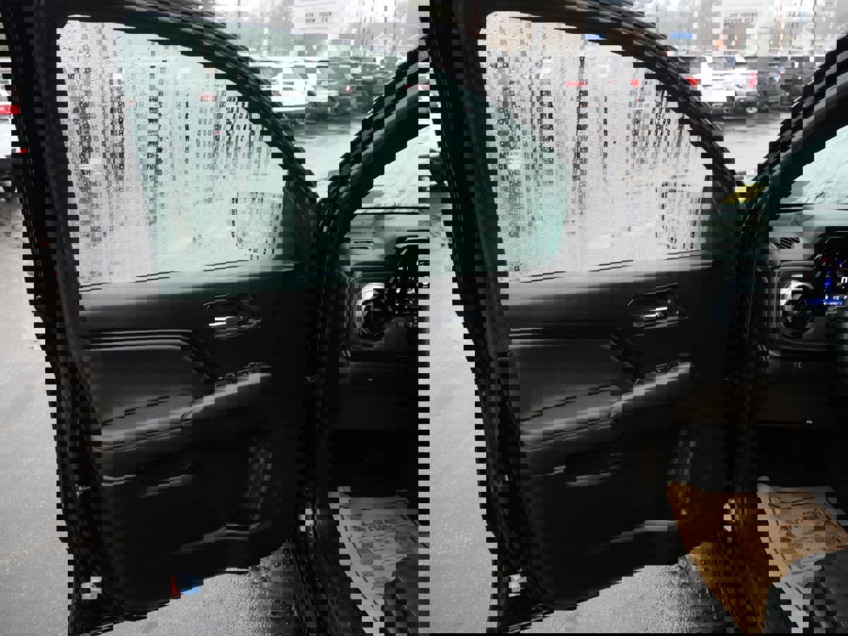 Used 2023 Chevrolet Colorado LT w/ LT Convenience Package image 14