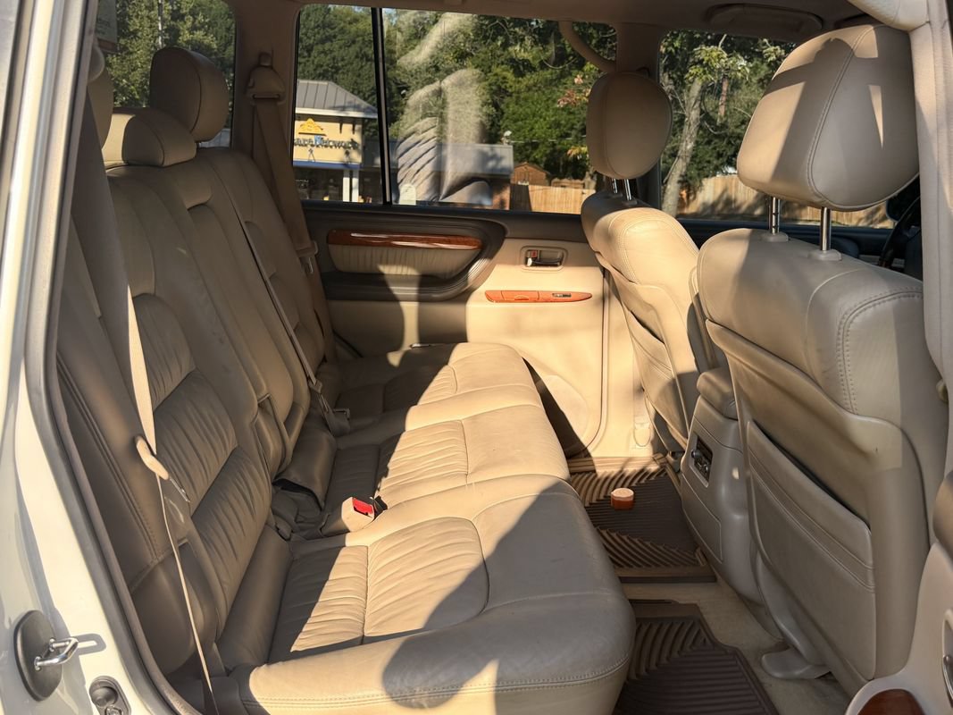 Used 2007 Lexus LX 470 4WD w/ Preferred Accessory Pkg image 8
