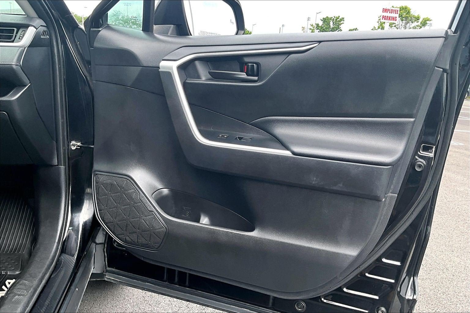 Used 2021 Toyota RAV4 LE AWD/4WD image 22
