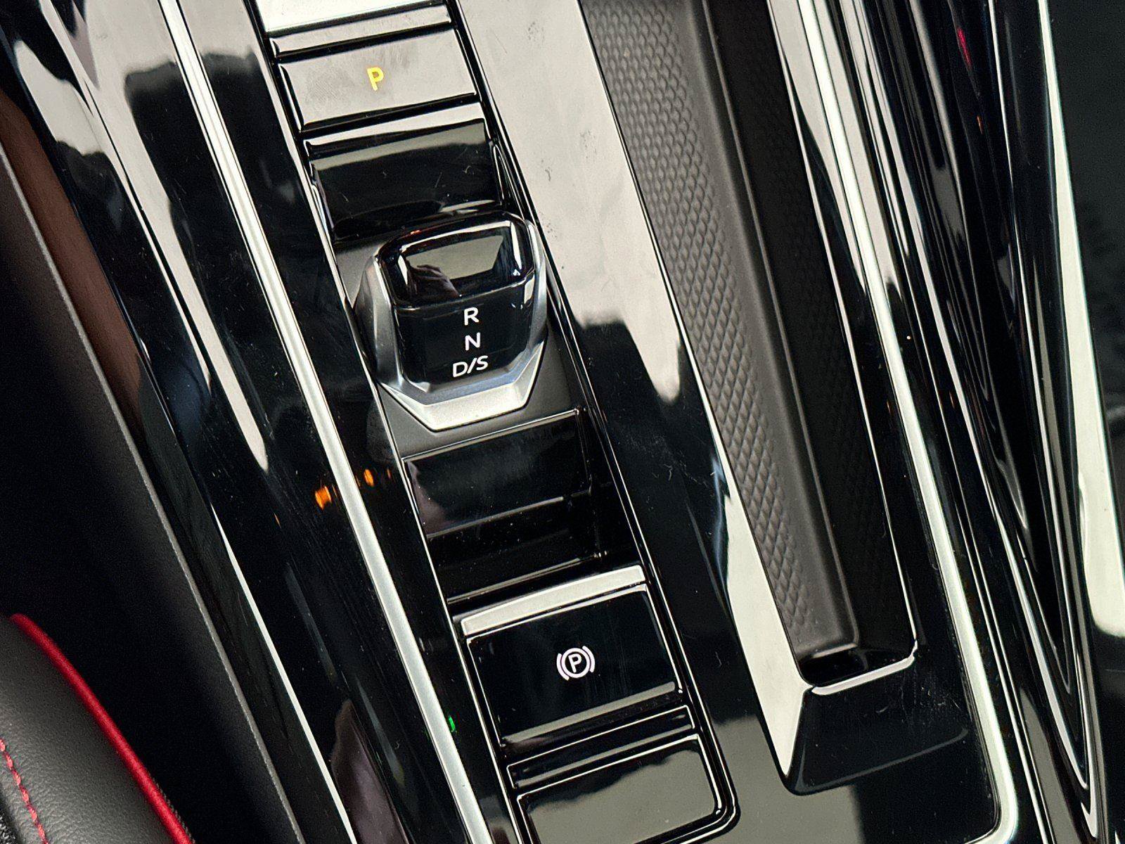 New 2026 Volkswagen Golf SE FWD image 21