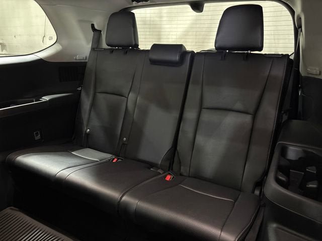 Used 2026 Toyota Grand Highlander AWD image 30