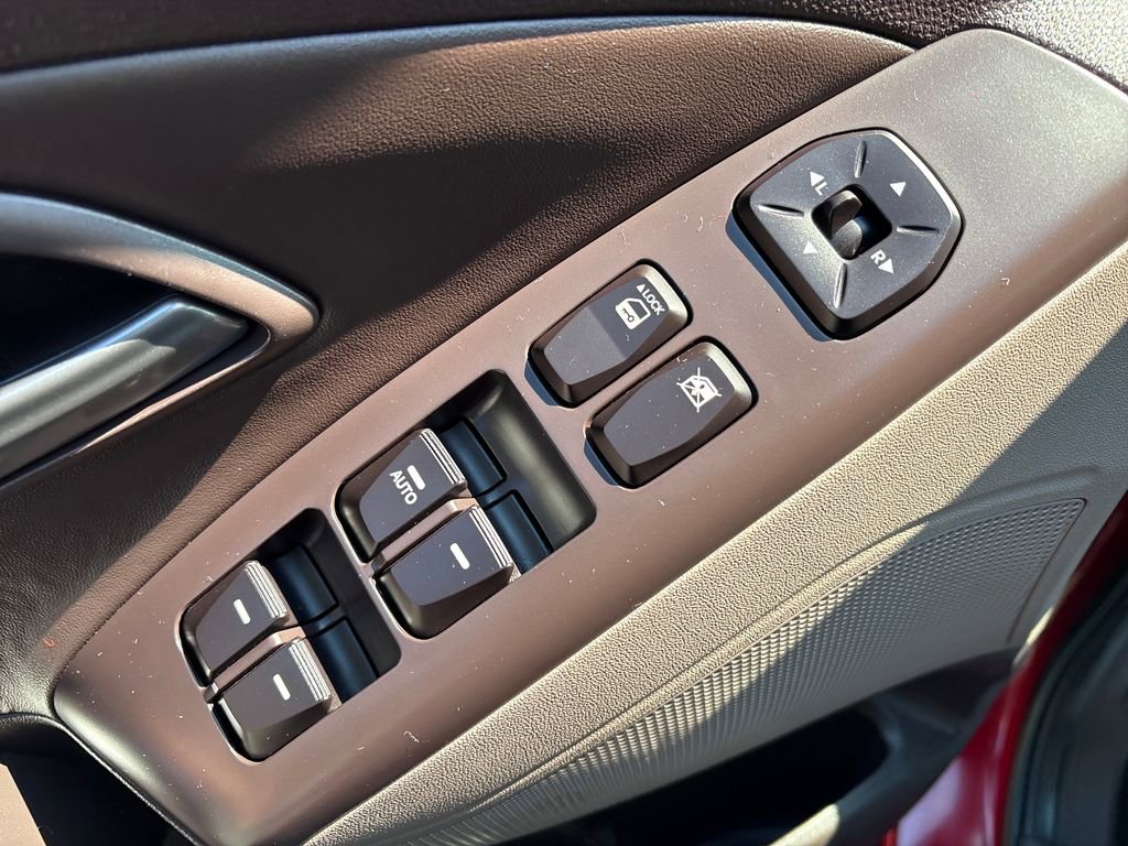 Used 2015 Hyundai Tucson SE image 12