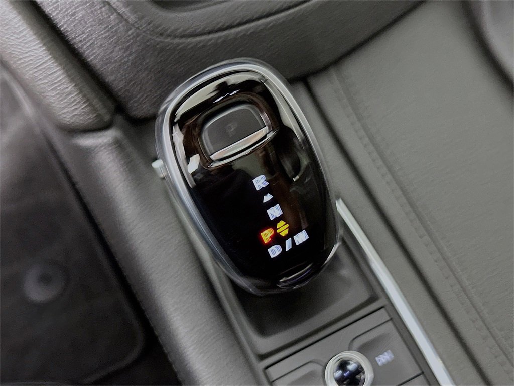 Used 2025 Cadillac XT6 Premium Luxury image 19