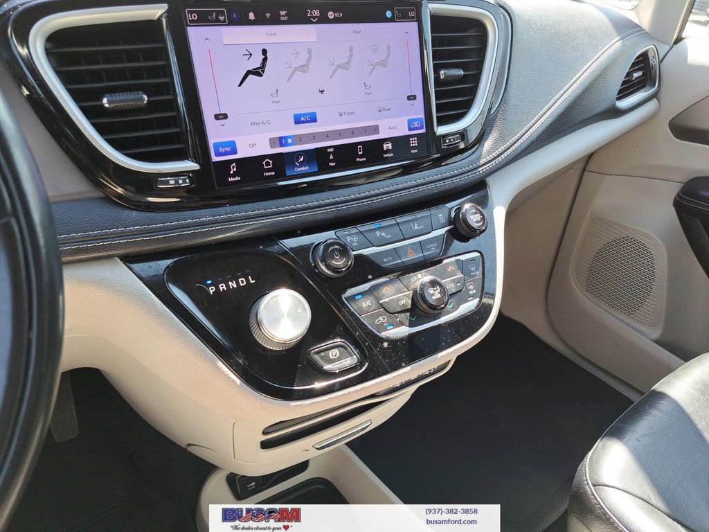 Used 2022 Chrysler Pacifica Touring-L w/ Uconnect Theater Family Group image 18