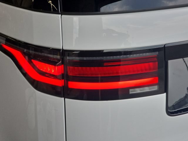 Certified 2025 Land Rover Discovery S AWD/4WD image 37