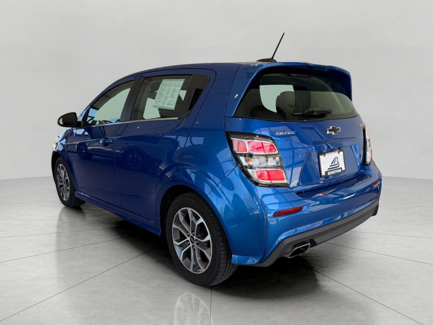 Used 2019 Chevrolet Sonic LT w/ Convenience Package FWD image 10