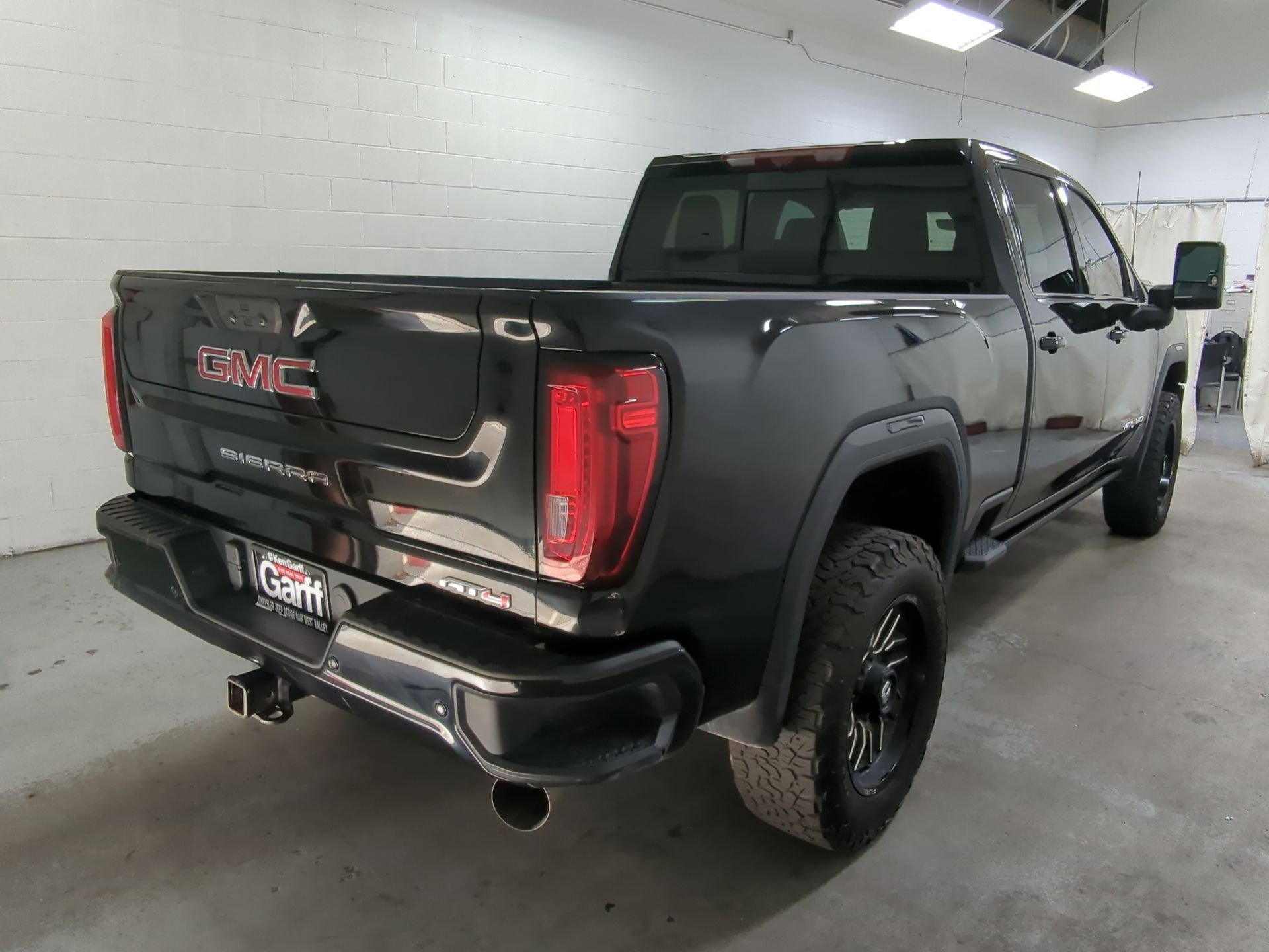 Used 2022 GMC Sierra 3500 AT4 w/ AT4 Premium Plus Package image 3