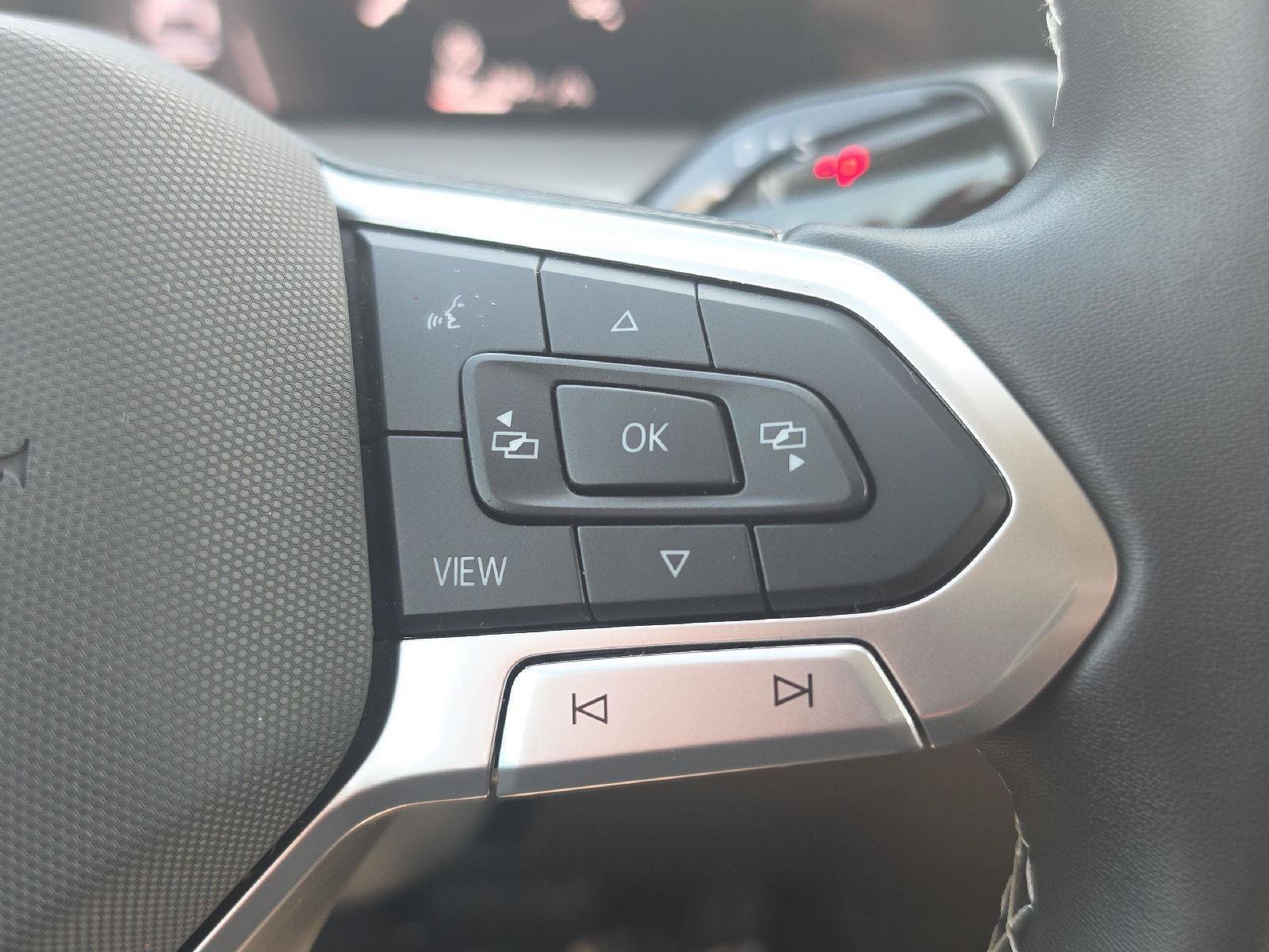 Certified 2025 Volkswagen Tiguan SE AWD/4WD image 16