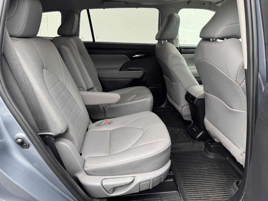Used 2020 Toyota Highlander XLE image 12
