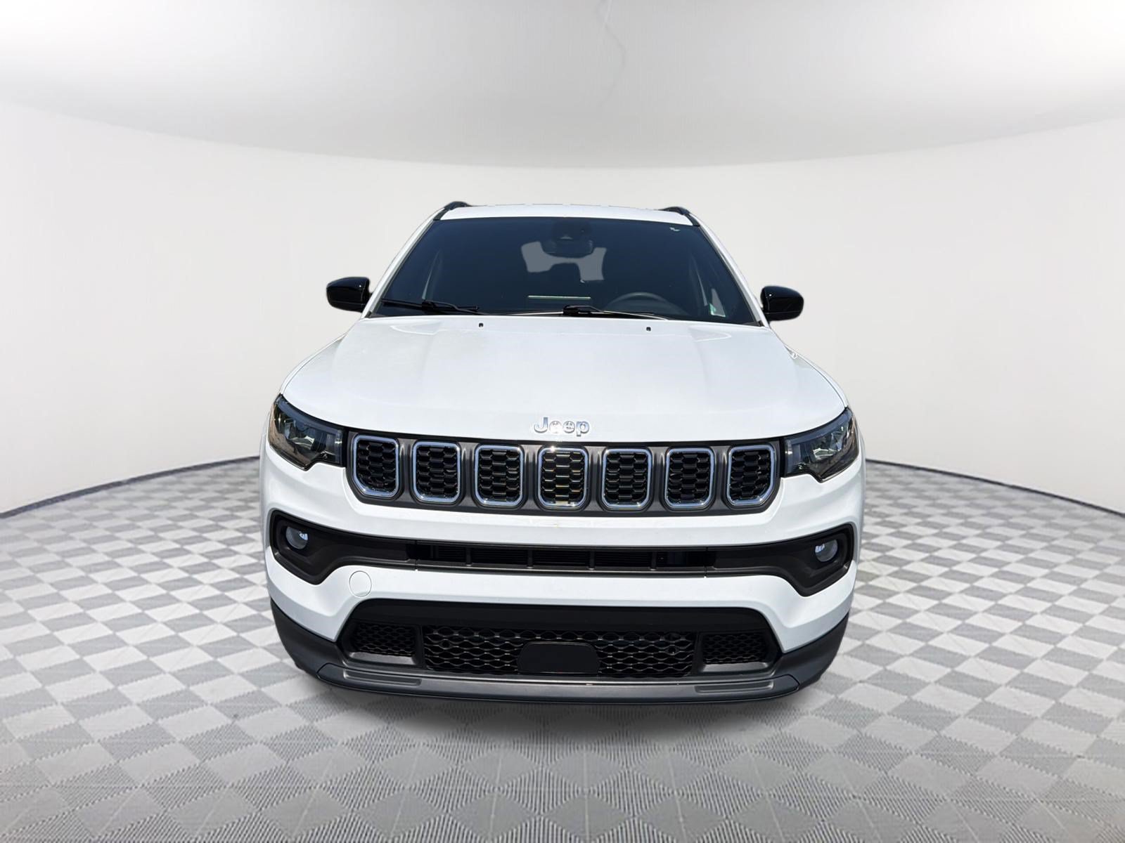 Used 2024 Jeep Compass Latitude AWD/4WD image 2