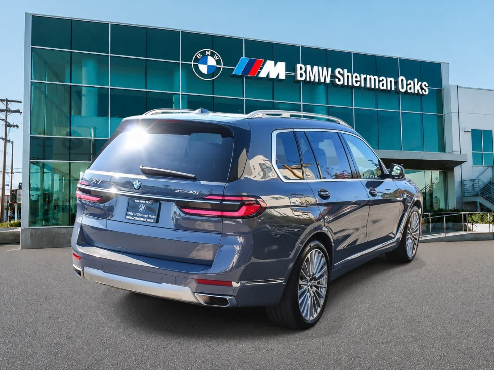 Used 2024 BMW X7 xDrive40i w/ Premium Package AWD/4WD image 4