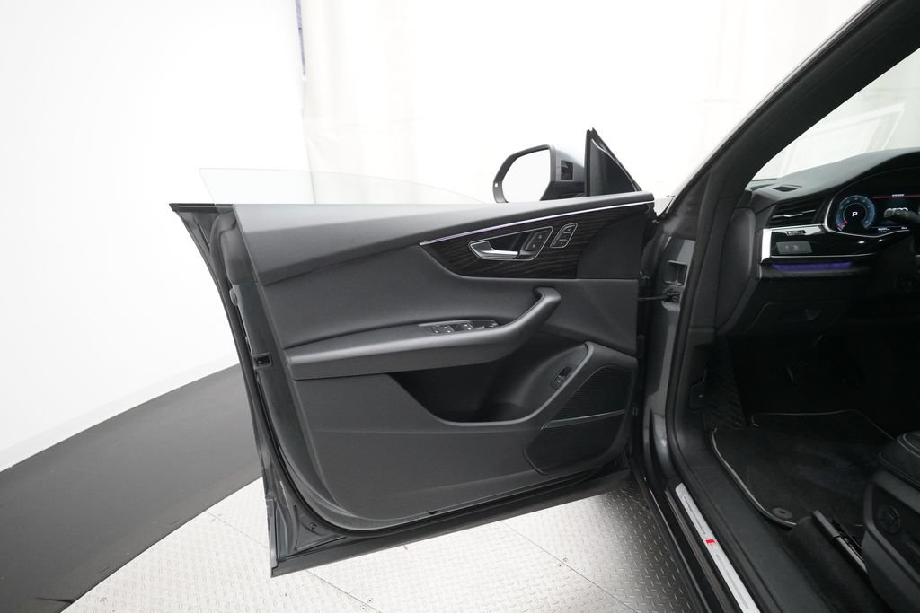 Used 2021 Audi Q8 Premium Plus w/ Premium Plus Package AWD/4WD image 29
