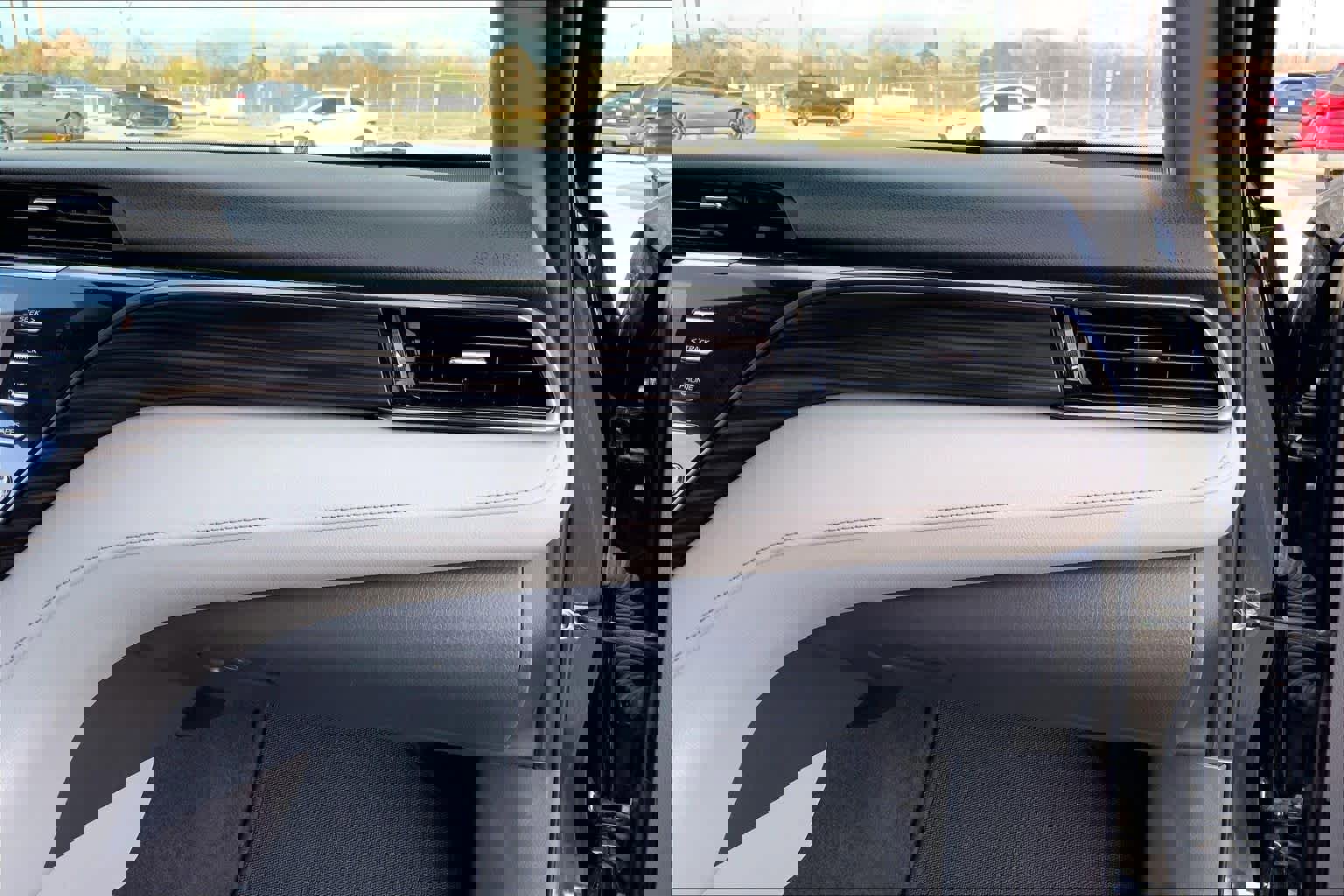 Used 2019 Toyota Camry XLE image 18