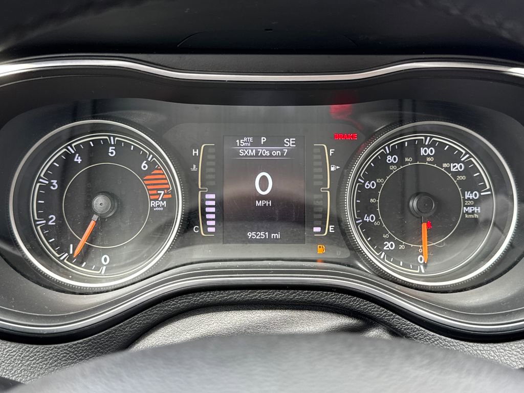 Used 2020 Jeep Cherokee Latitude Plus image 32