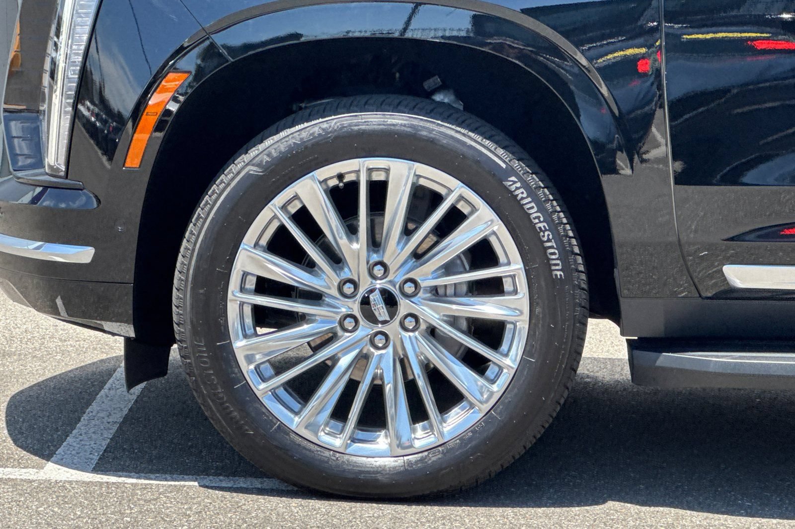 Used 2025 Cadillac Escalade ESV Luxury AWD/4WD image 31