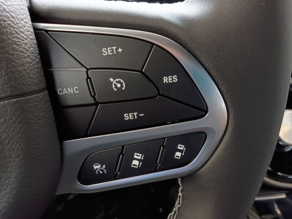 New 2027 Chrysler Pacifica Select FWD image 25
