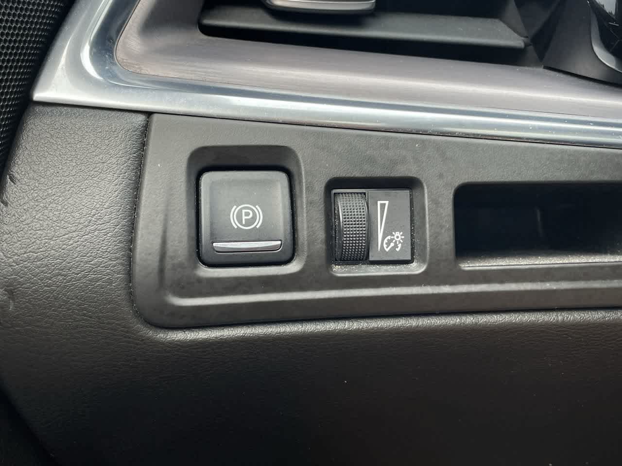 Used 2018 Cadillac XT5 Luxury w/ Driver Awareness Package AWD/4WD image 30