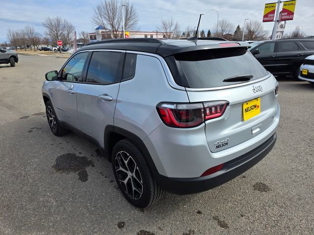 Used 2024 Jeep Compass Limited image 11