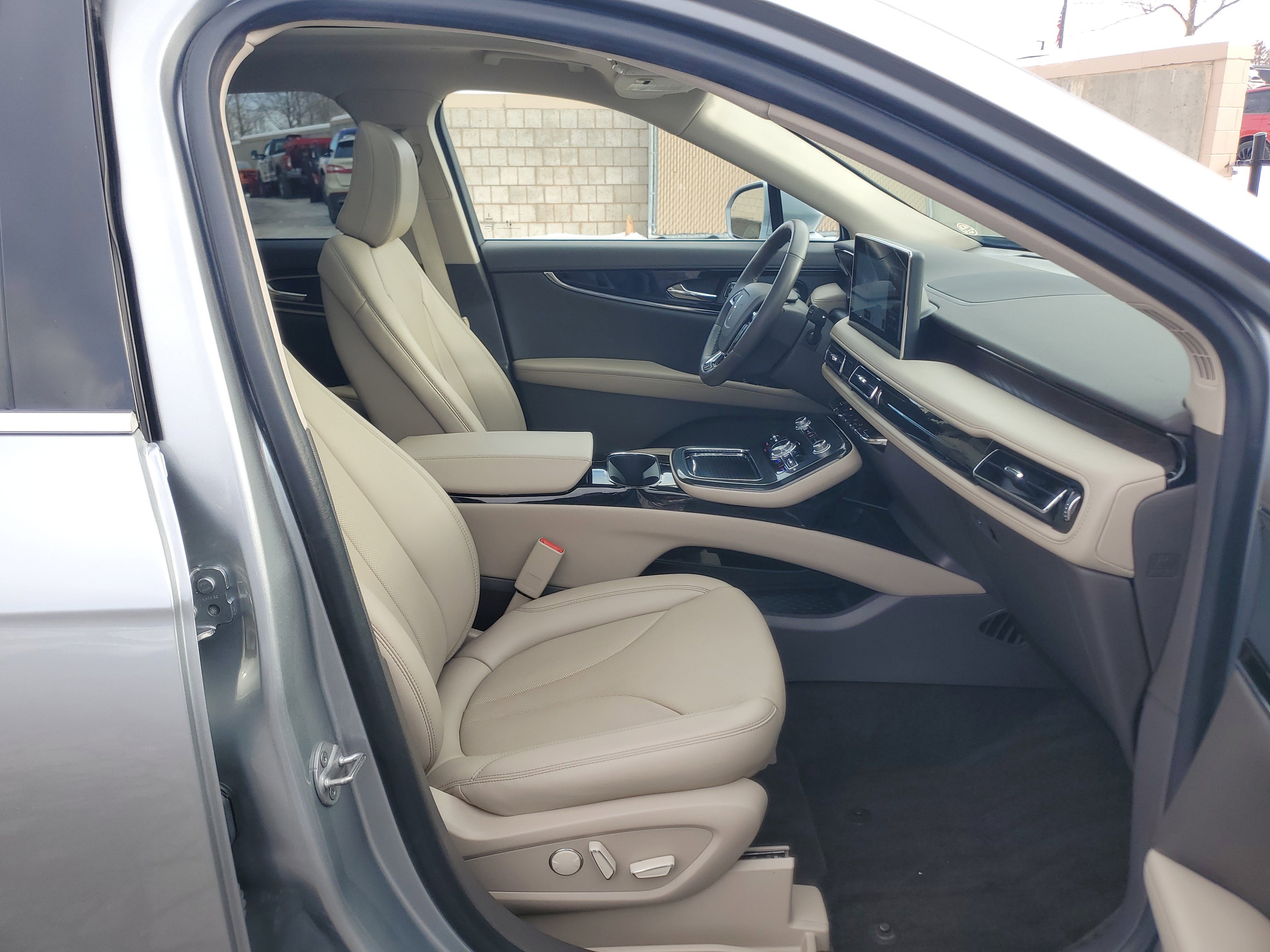 Certified 2022 Lincoln Nautilus Reserve w/ Equipment Group 201A image 9