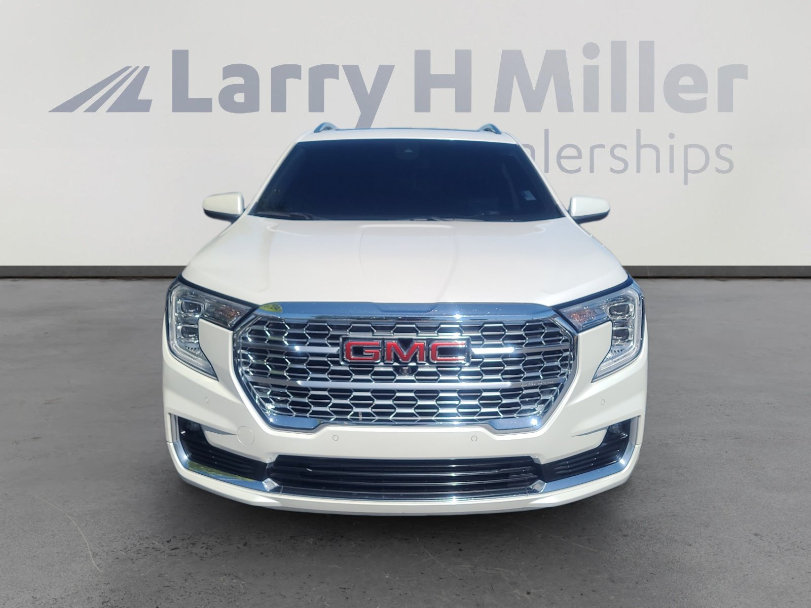 Used 2022 GMC Terrain Denali w/ Denali Premium Package AWD/4WD image 8