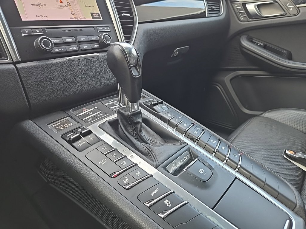 Used 2018 Porsche Macan Sport Edition AWD/4WD image 17