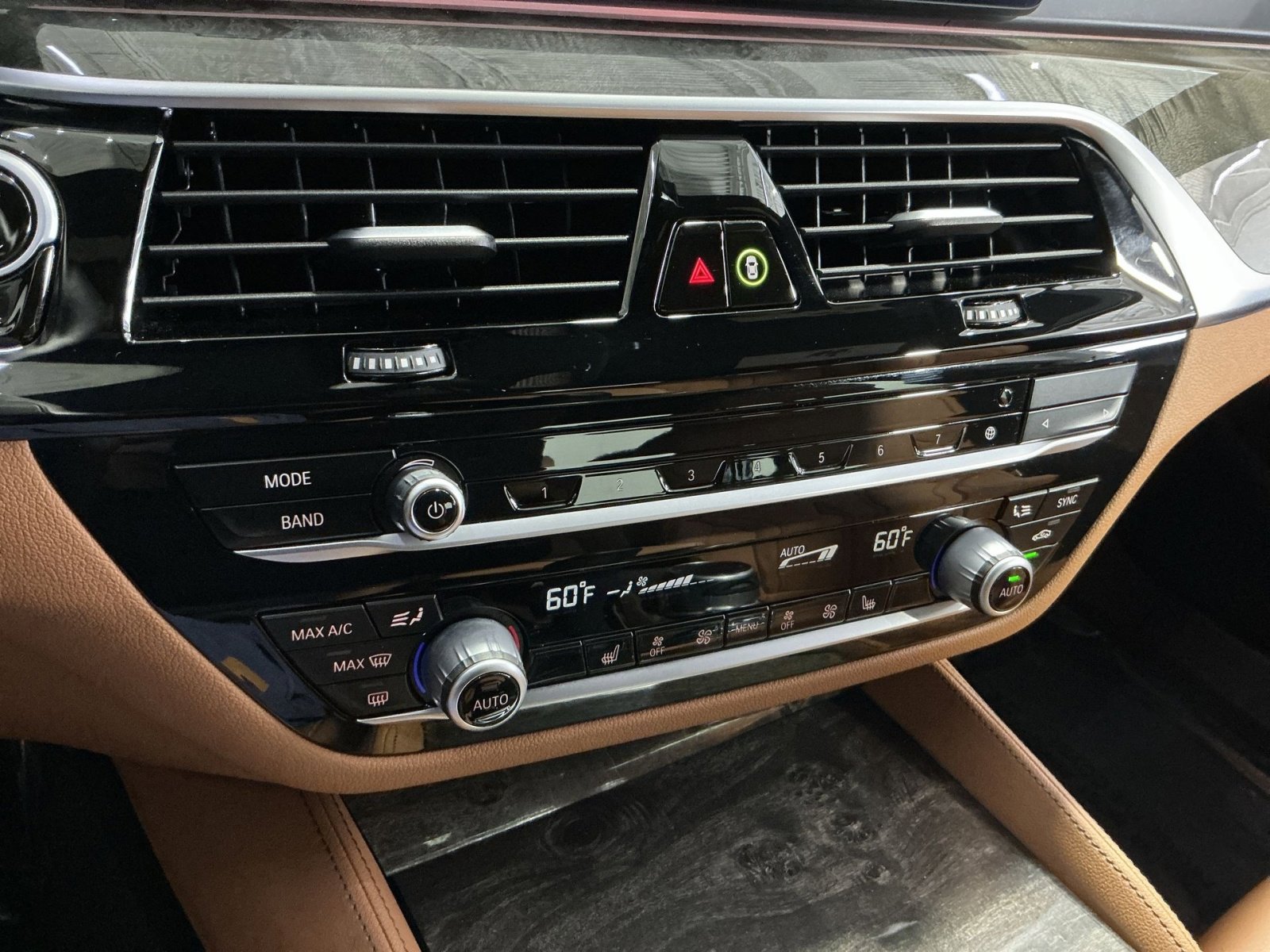 Used 2022 BMW M550i xDrive w/ Dynamic Handling Package AWD/4WD image 22
