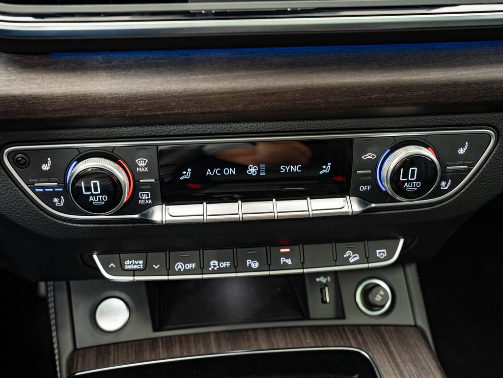 Used 2021 Audi Q5 Prestige w/ Prestige Package AWD/4WD image 35