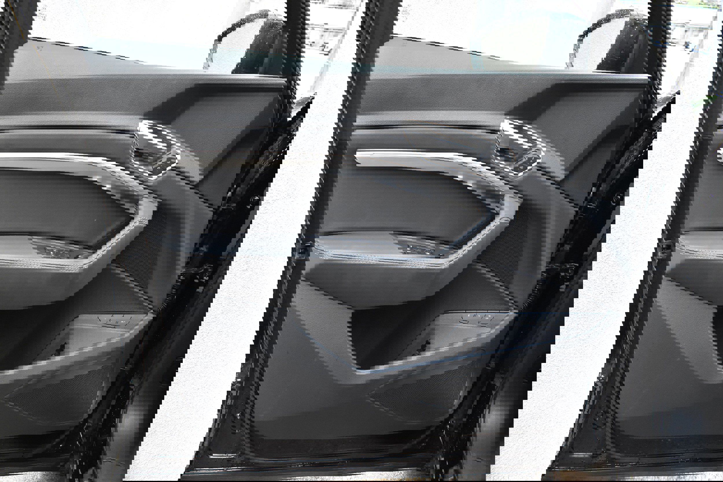 Used 2021 Audi e-tron Premium w/ Convenience Plus Package image 23