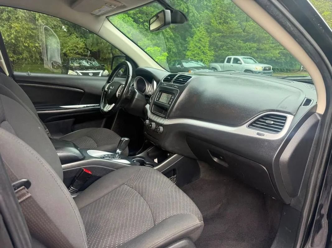 Used 2018 Dodge Journey SE w/ Connectivity Group FWD image 29