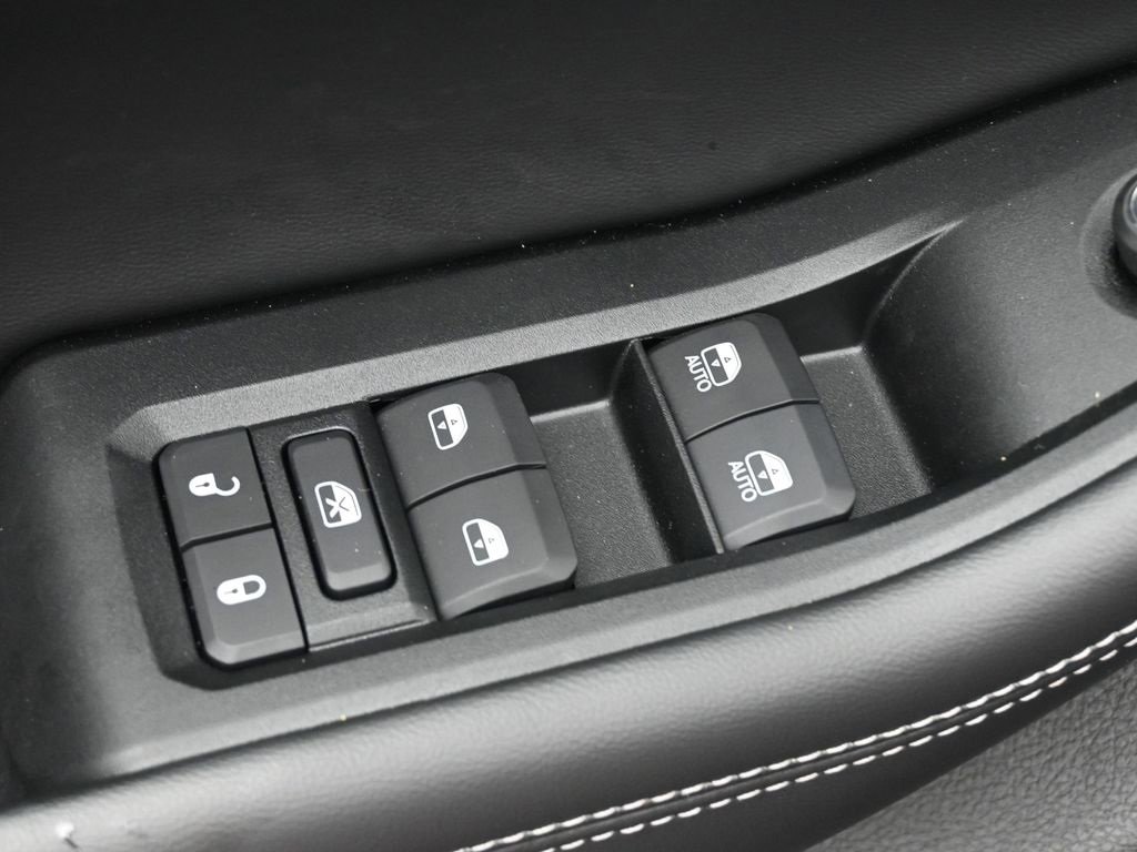 New 2025 Jeep Grand Cherokee Laredo w/ Luxury Tech Group I image 21