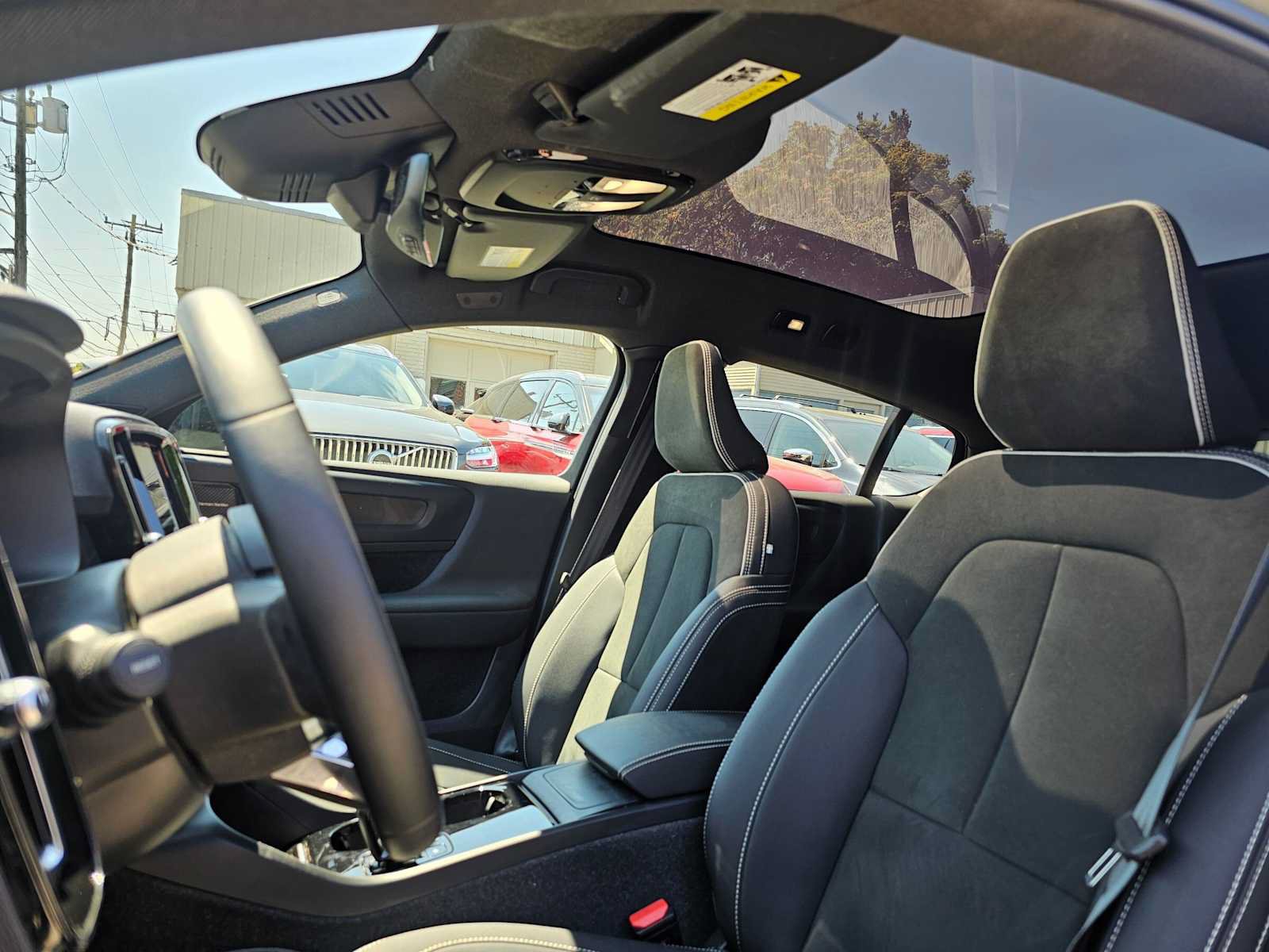 Certified 2023 Volvo C40 P8 Recharge Ultimate w/ Protection Package Premier AWD/4WD image 23