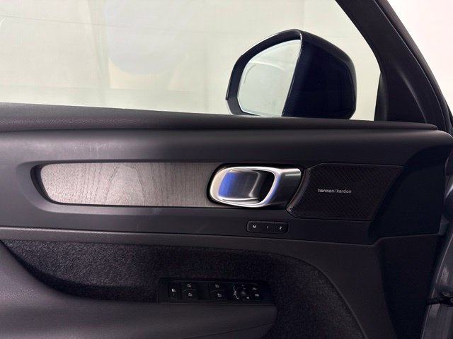 Used 2023 Volvo XC40 B5 Ultimate AWD/4WD image 27