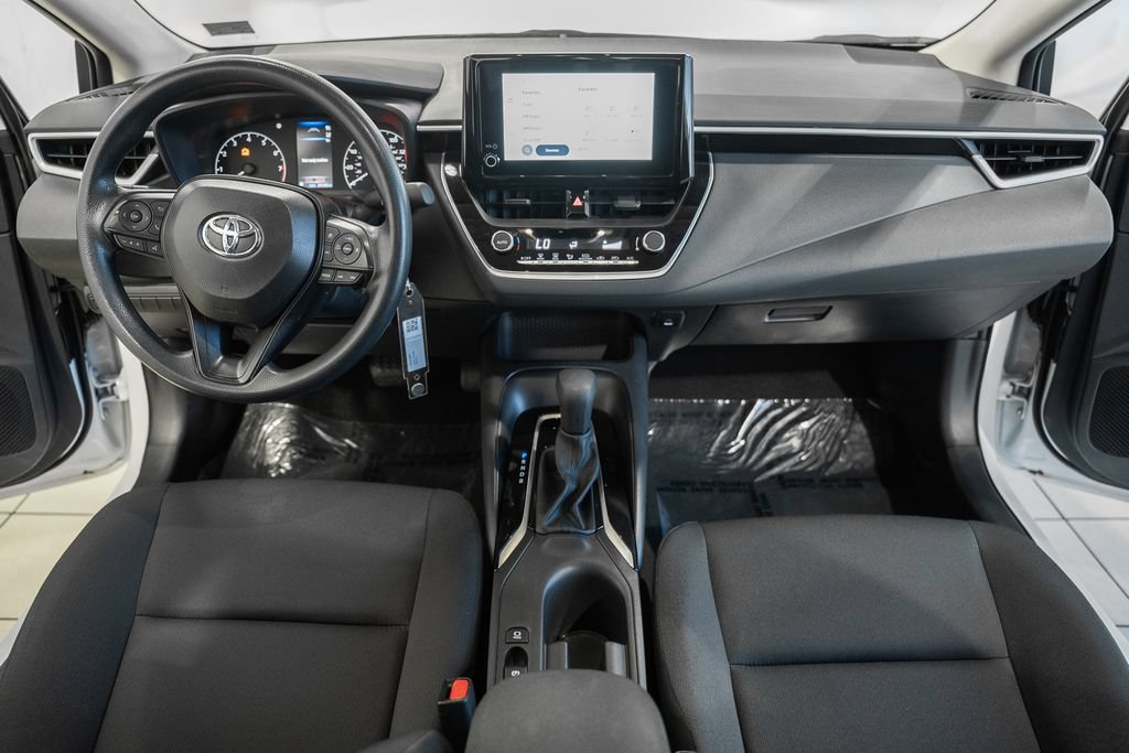 Used 2025 Toyota Corolla LE FWD image 17