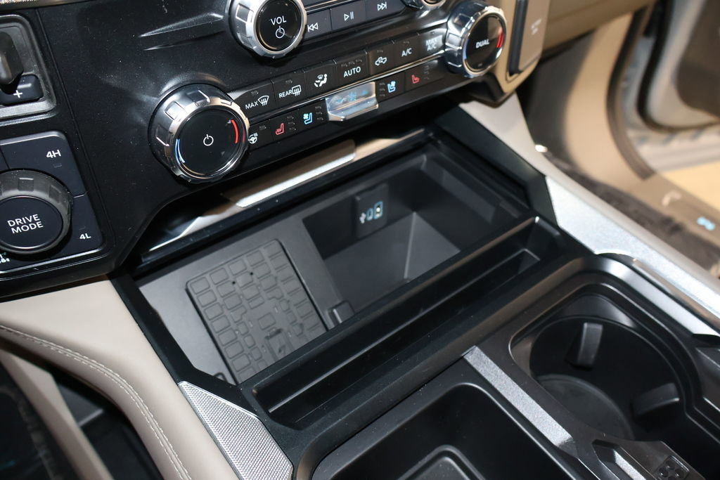 Used 2025 Ford F250 Platinum w/ Platinum Plus Package image 31