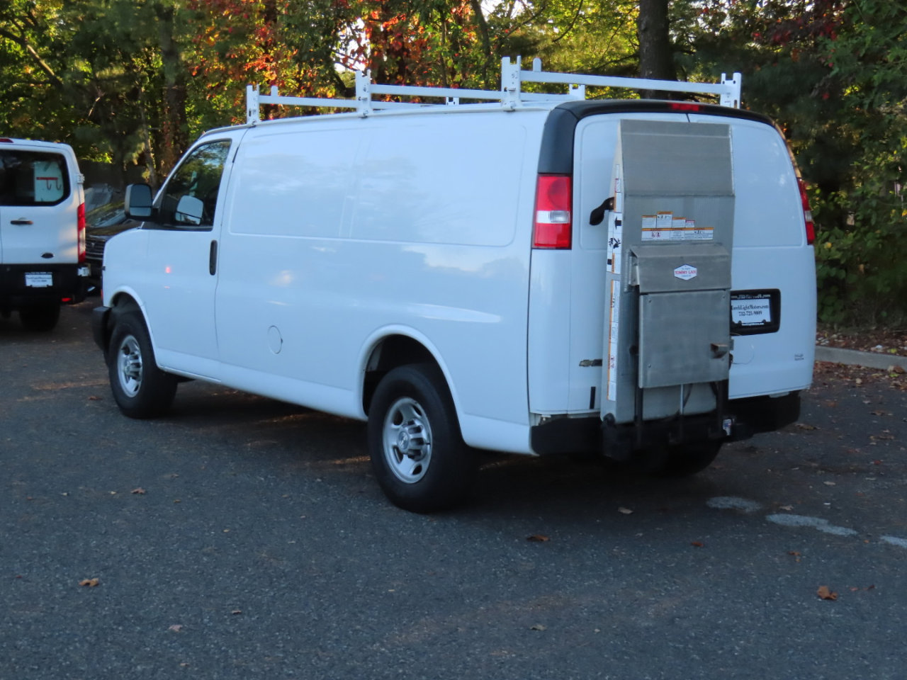 Used 2019 Chevrolet Express 3500 w/ Driver Convenience Package image 4