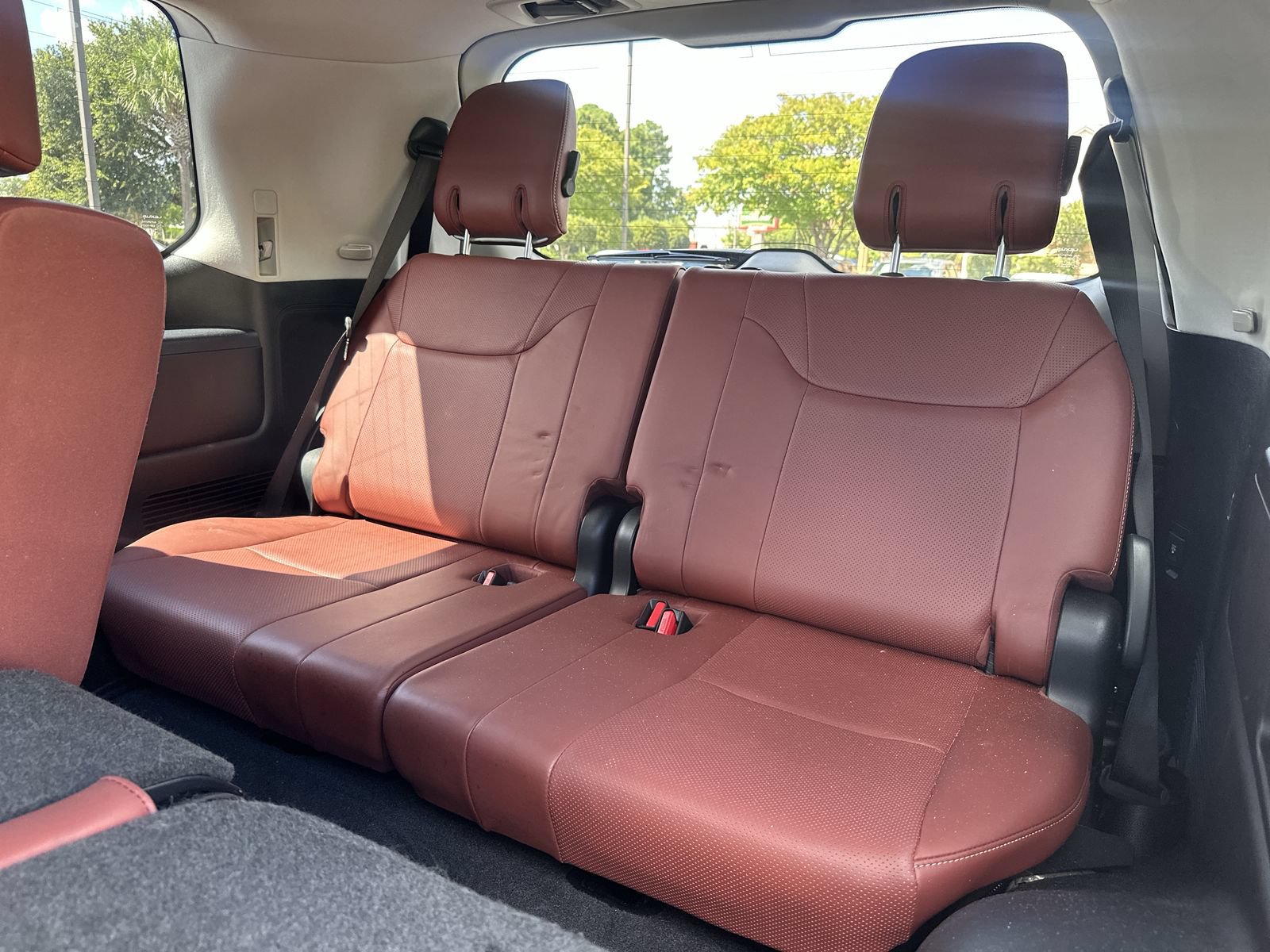 Used 2021 Lexus LX 570 4WD w/ Luxury Package image 33