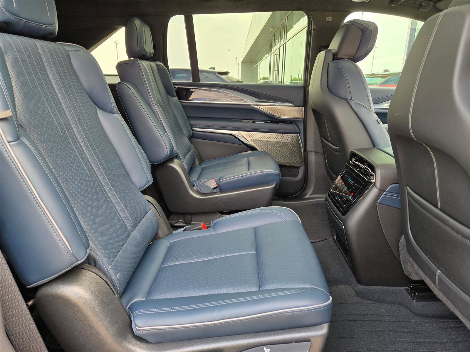 Certified 2025 Cadillac Escalade IQ Luxury 2 w/ LPO, Premium Carpet Package AWD/4WD image 29