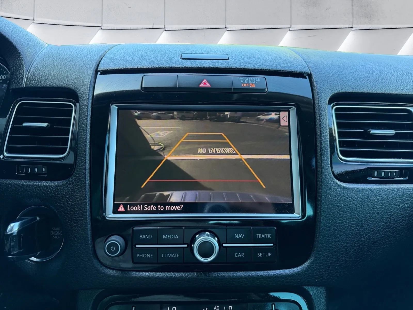 Used 2012 Volkswagen Touareg TDI AWD/4WD image 14