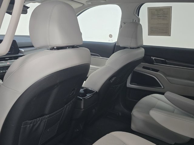 Used 2025 Kia Telluride S FWD image 25