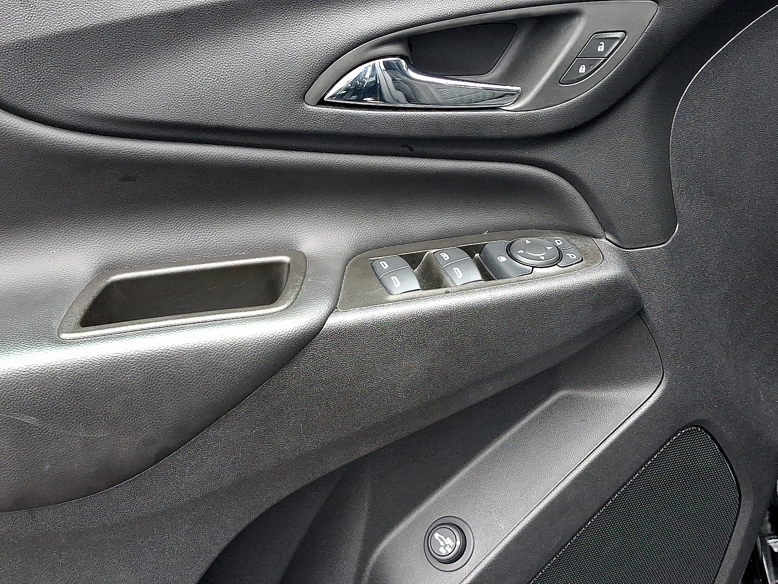 Used 2024 Chevrolet Equinox LT w/ LPO, Floor Liner Package AWD/4WD image 12