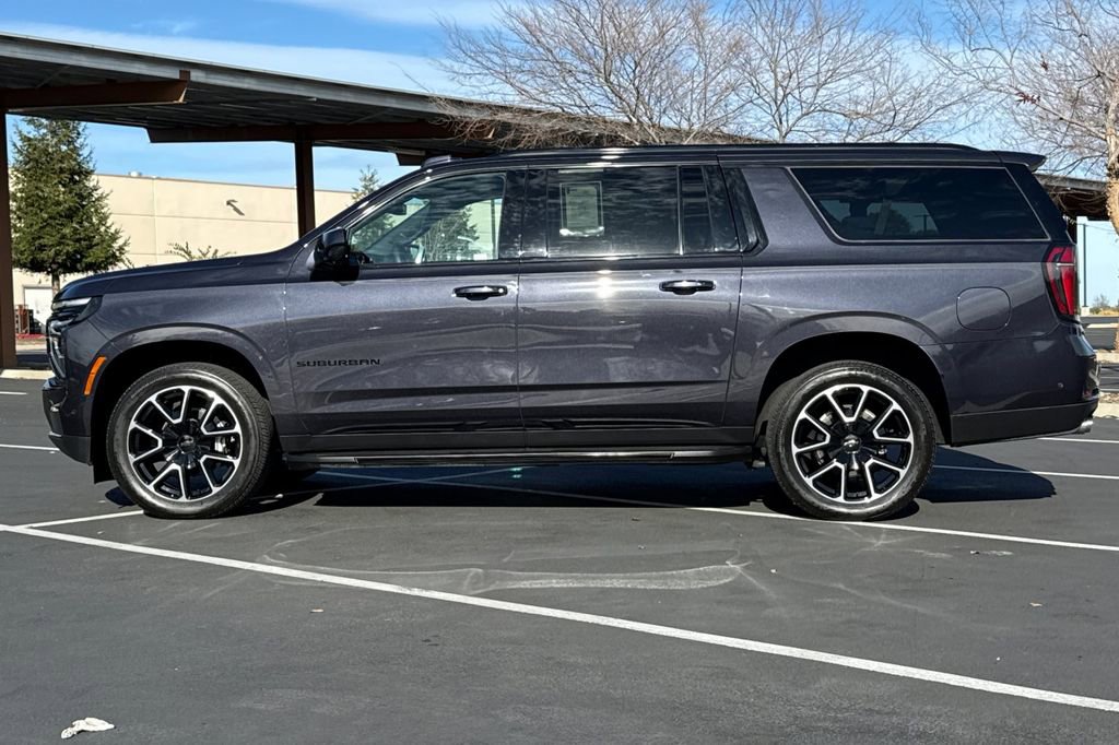 Used 2025 Chevrolet Suburban RST image 14