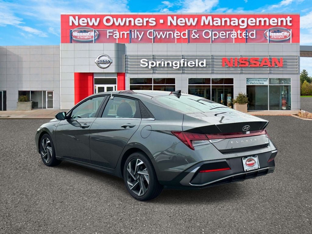 Used 2025 Hyundai Elantra Limited w/ Cargo Package FWD image 6