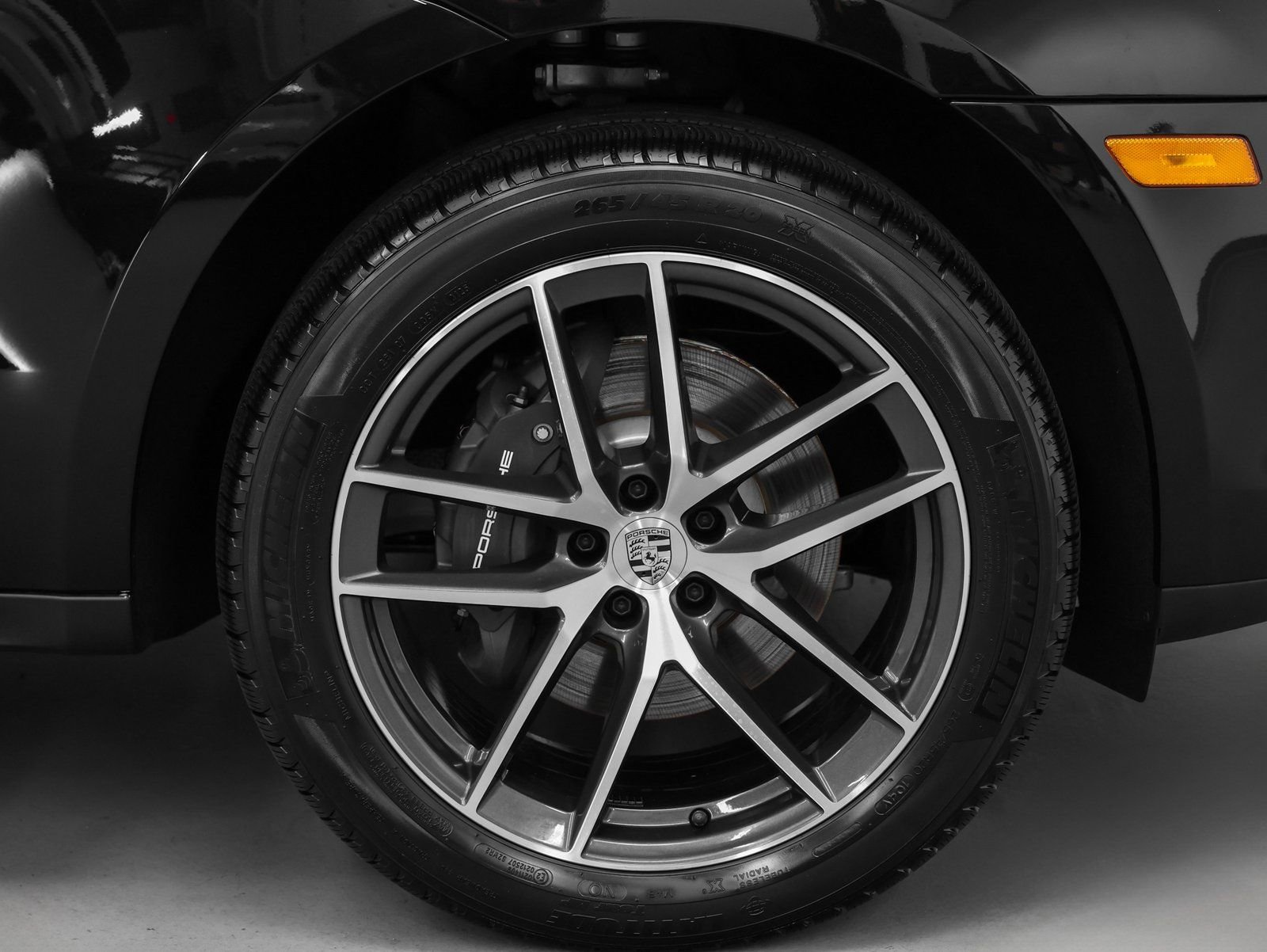 Certified 2025 Porsche Macan AWD/4WD image 15