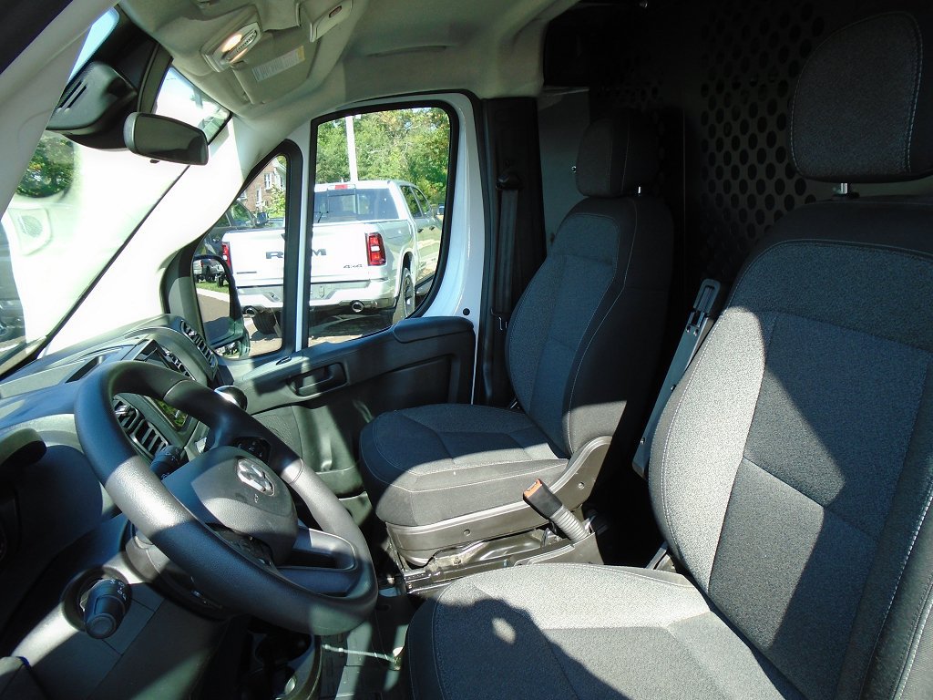 Used 2025 RAM ProMaster 2500 w/ U-Haul Equipment Group FWD image 7